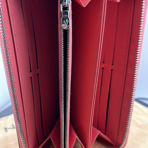 AUTHENTIC LOUIS VUITTON M60663 Epi Pink Zippy Around Wallet - Picture 10 of 15